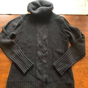 Women’s Gap black turtleneck sweater
